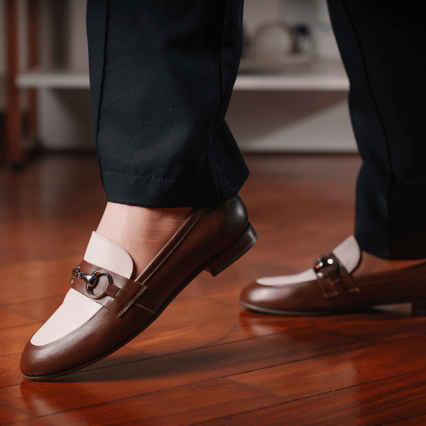 Loafer Feminino em Couro com fivela cor Café