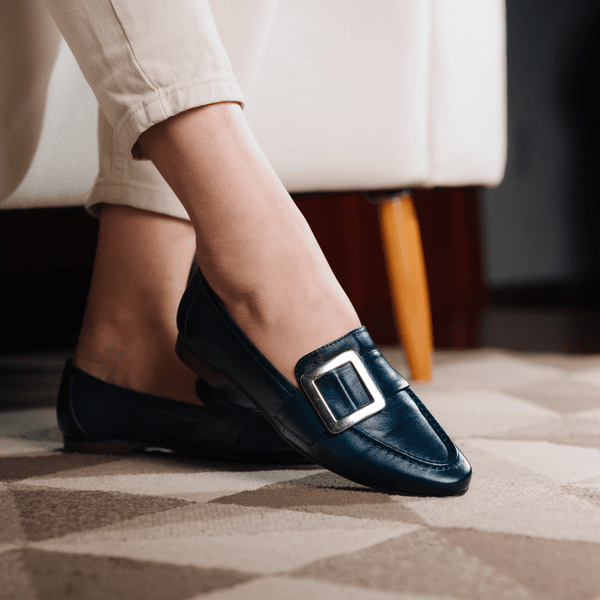 Sapato Eleonora Feminino em Couro com Fivela cor Azul