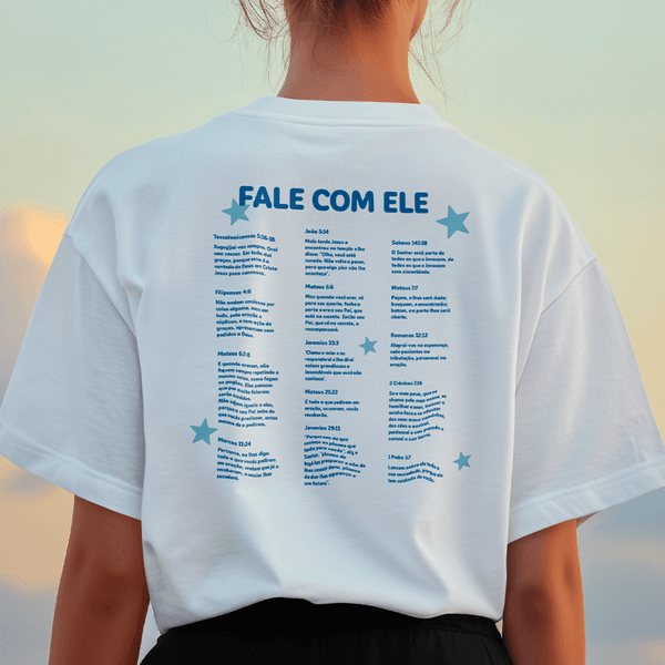 Camiseta Básica Deus Está Contigo