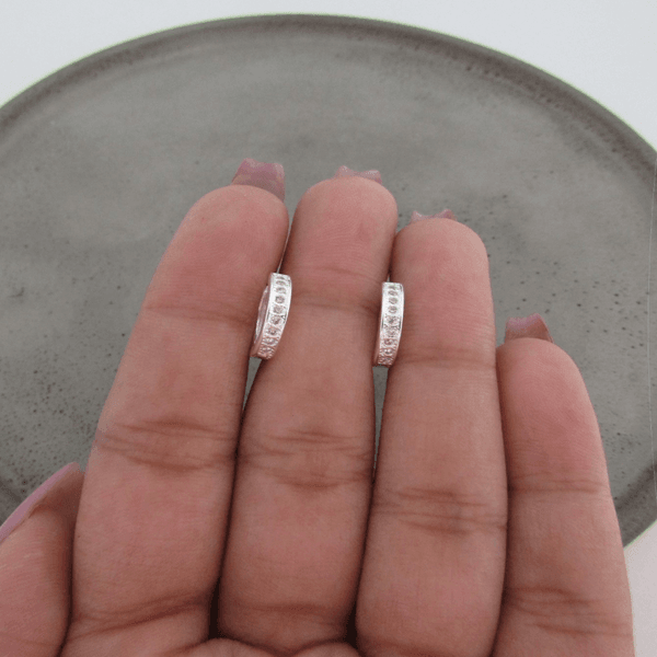 ARGOLINHA FIO QUADRADO COM UMA FILEIRA DE ZIRCÔNIA DE CLICK 