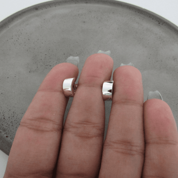 ARGOLINHA ELETROFORMAÇÃO LARGA ARO QUADRADO LISO