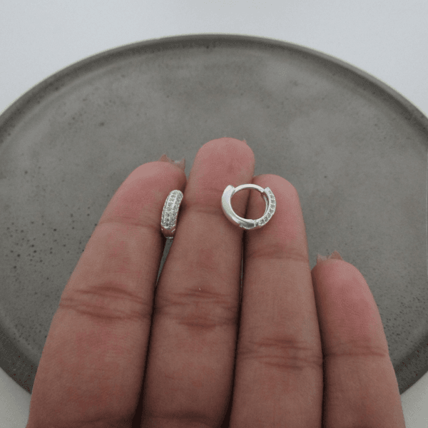 ARGOLINHA FIO ARREDONDADO 3 FILEIRAS MINI ZIRCÔNIA DE CLICK