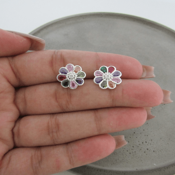 BRINCO FLOR MÉDIA COM PÉTALAS DE ZIRCÔNIA COLORS 