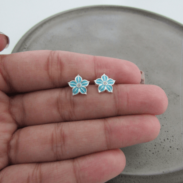 Brinco Flor 5 Pentalas Resinadas Azul Miolo Zirc De Tarraxa