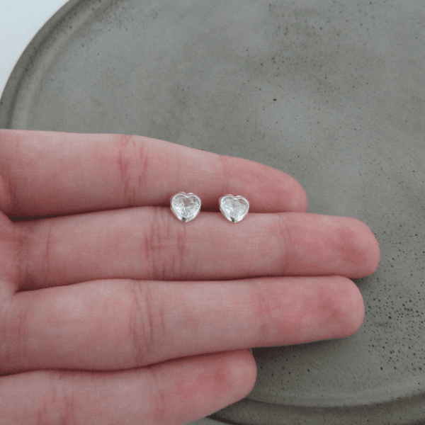 Brinco Coração Zircônia Cristal Crav Ingleza