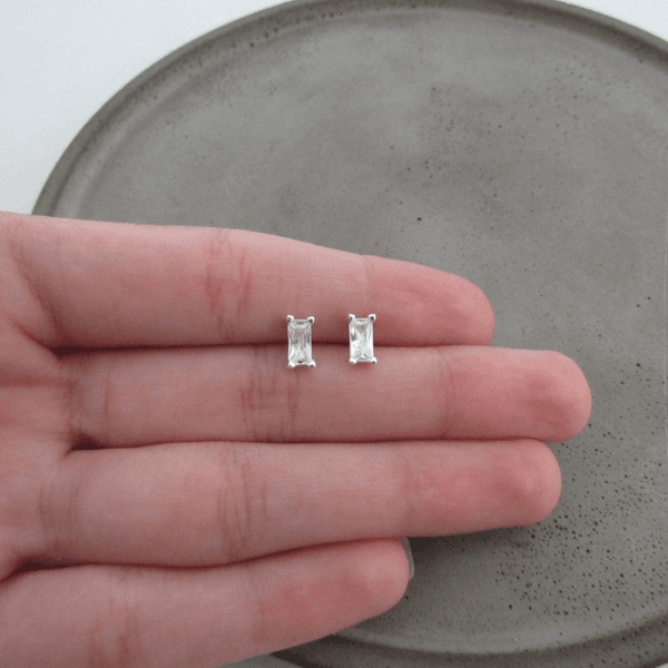 Brinco Zircônia Retângular Cristal 
