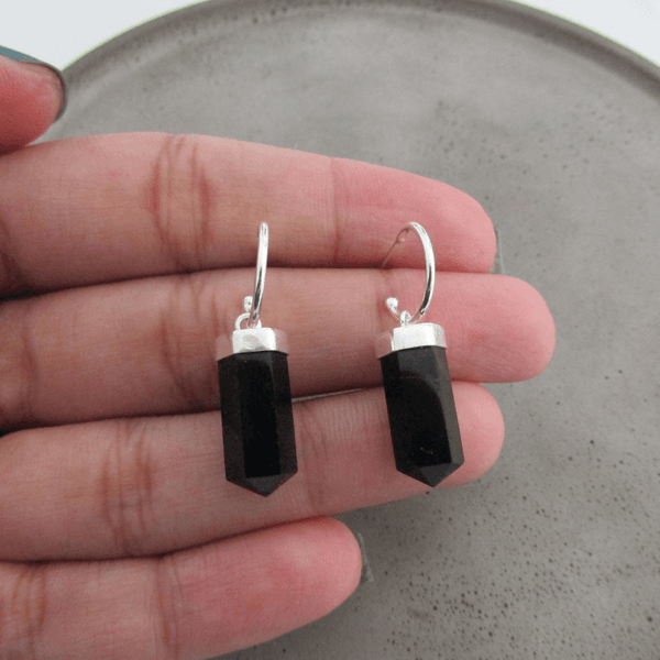 Argola 12mm Com Pedra Natural Onix Pendura