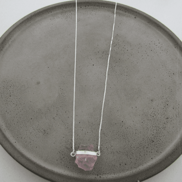 Colar Pedra Natura Bruta Quartzo Rosa Veneziana
