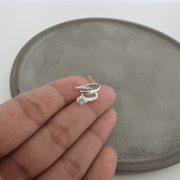 PERCING FAKE 2 AROS LISOS COM UMA ZIRCÔNIA REDONDA NA PONTA