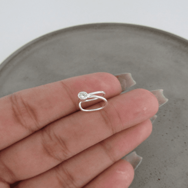 PIERCING FAKE 2 AROS LISOS 1 ZIRCÔNIA REDONDA COM BORDA LISA
