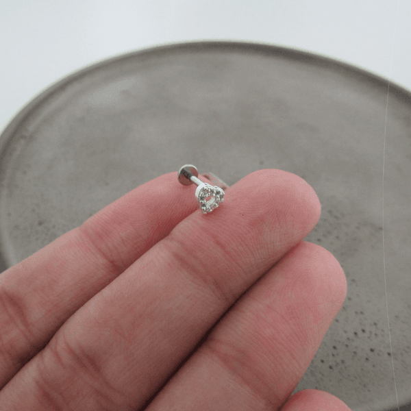 Piercing Tragus CoraÇÃo 4mm Cravejado