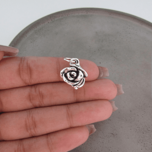 PINGENTE ELETROFORMAÇÃO ROSA PEQUENA VÁRIAS CAMADAS 21MM