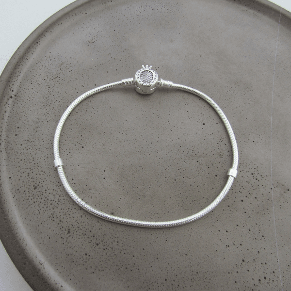 Pulseira Pandora Fio Rigido Fecho Simbolo Pandora Cravejado 20 Cm