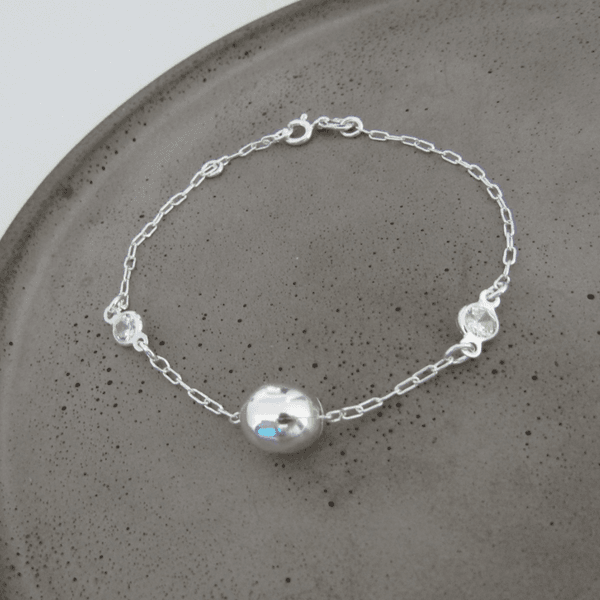 PULSEIRA 1 BOLA GRANDE E 2 ZIRCÔNIAS REDONDAS NA COR CRISTAL CORRENTE CARTIER