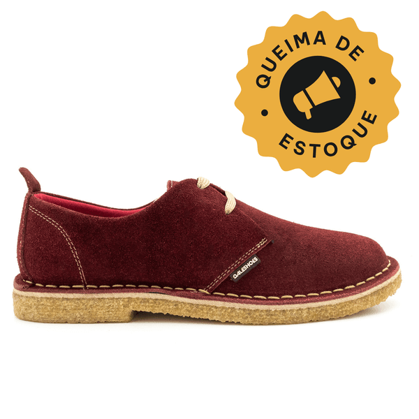 Outlet Sapato Safari vinho em couro camurça e solado crepe em borracha látex.