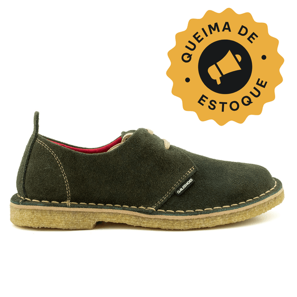 Sapato Safari clássico verde musgo em couro camurça e solado crepe em borracha látex.