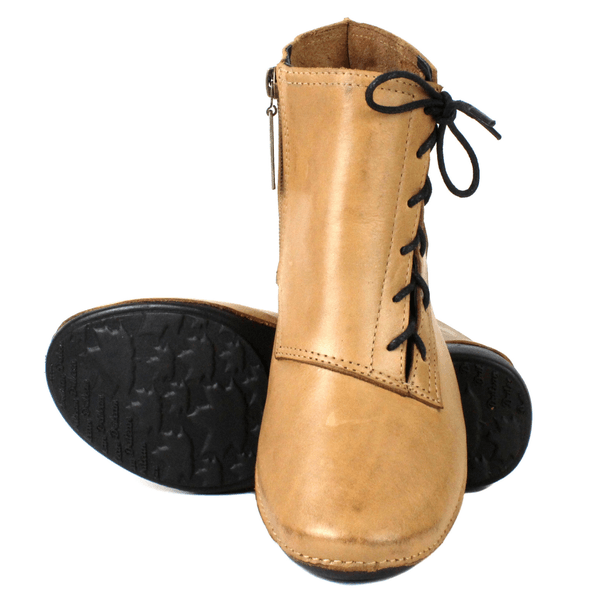 Bota Ortopédica Feminina em Couro Legítimo com Palmilha Gel - Caramelo - Sola Preta (AL035)