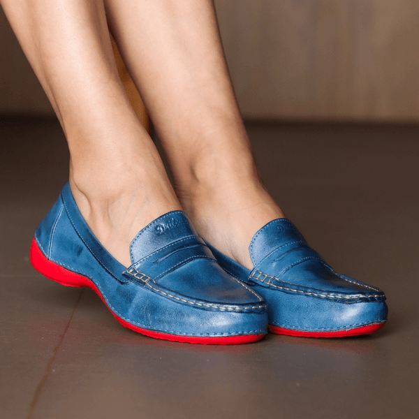 Mocassim Feminino em Couro Legítimo e Palmilha Gel - Azul - Sola Vermelha (AL066)