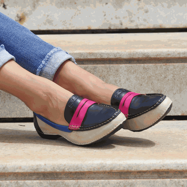 Mocassim Feminino em Couro Legítimo e Palmilha Gel - Off White/Preto/Royal/Violeta - Sola Preta (AL066) 36 OUTLET