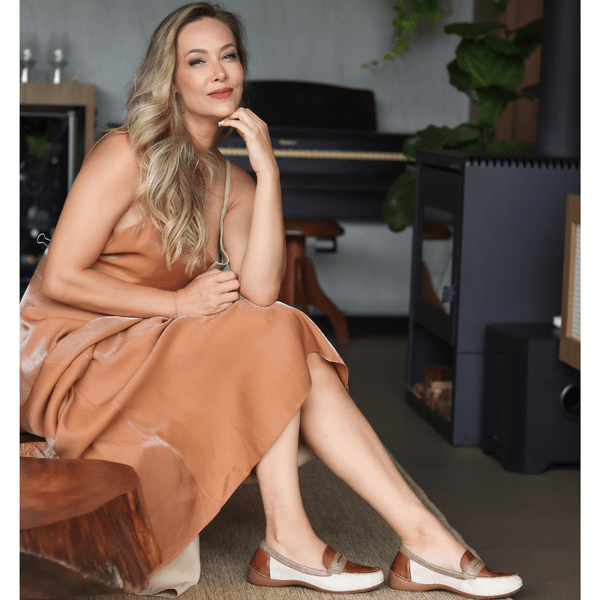 Mocassim Feminino em Couro Legítimo e Palmilha Gel - Off White/castanho/Bicolor Fendi - Sola Castanho (AL070) 