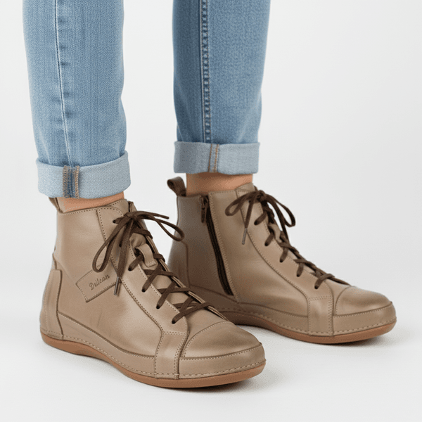 Bota Ortopédica Feminina em Couro Legítimo com Palmilha Gel - Fendi - Sola Castanho (BE027)