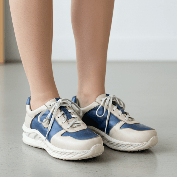Tênis Feminino em Couro Legítimo com Palmilha em Gel - Azul /Off - Sola Off (CAF001) 