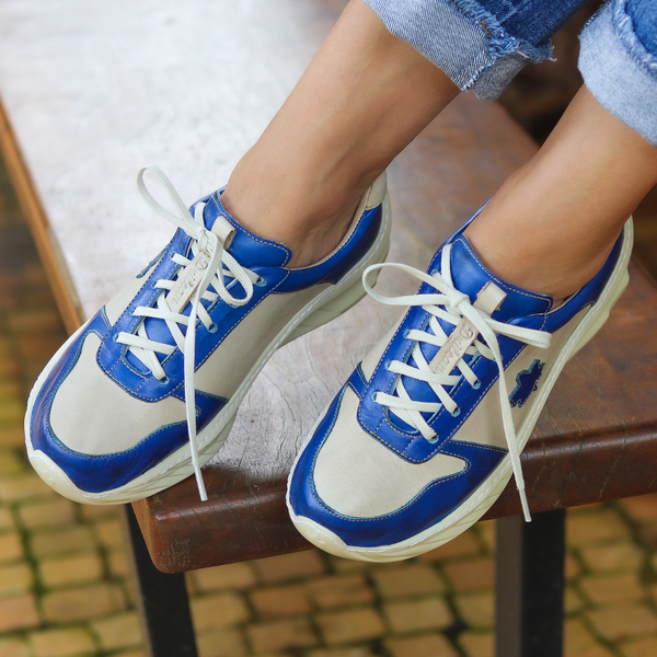 Tênis Feminino em Couro Legítimo com Palmilha em Gel - Off White/Royal - Sola Off (CAF001)