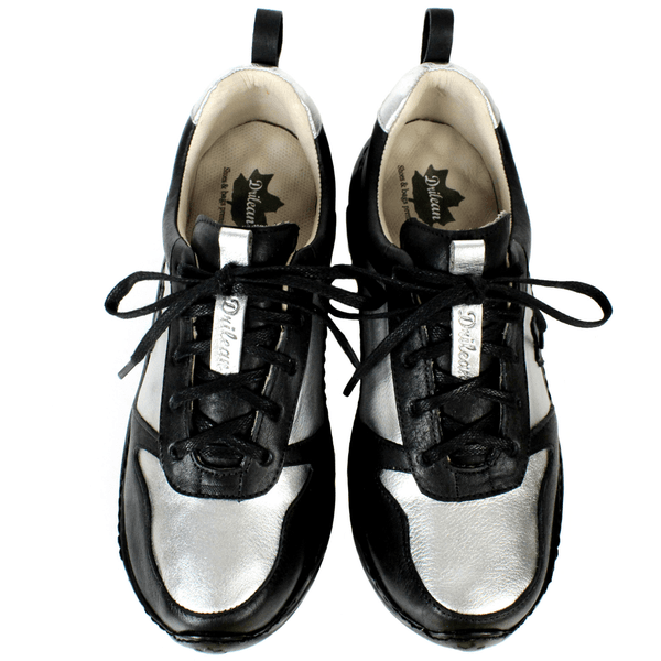 Tênis Feminino em Couro Legítimo com Palmilha em Gel - Prata/Preto - Sola Preta (CAF001)