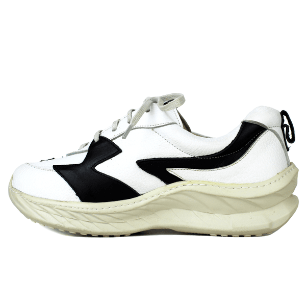 Tênis Feminino em Couro Legítimo com Palmilha em Gel - Branco /Preto - Sola Off (CAF005) 