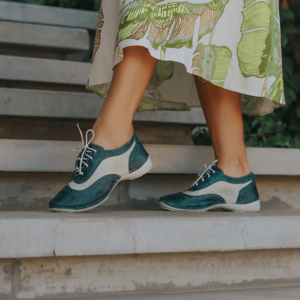 Tênis Feminino de Couro Legítimo com Palmilha em Gel - Bicolor Verde - Off White (AL033)