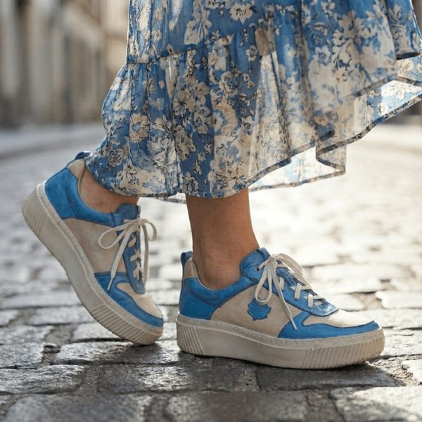 Tênis Feminino em Couro Legítimo com Palmilha em Gel - Off/ Turquesa - Sola Off (LEV001) 