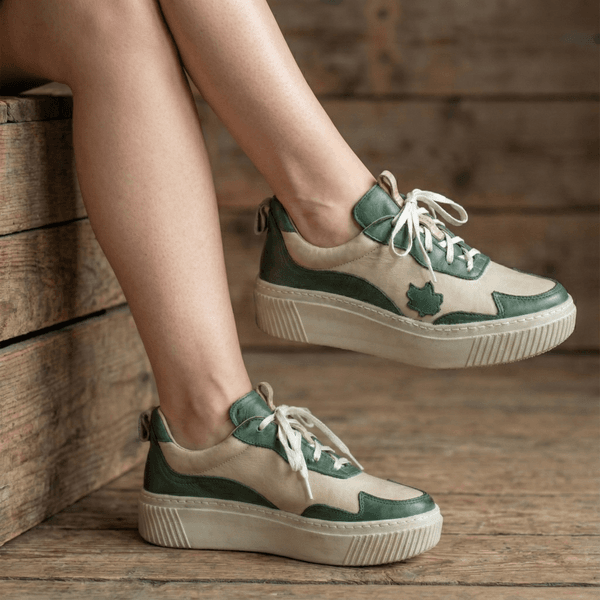 Tênis Feminino em Couro Legítimo com Palmilha em Gel - Off/ Verde - Sola Off (LEV002) 