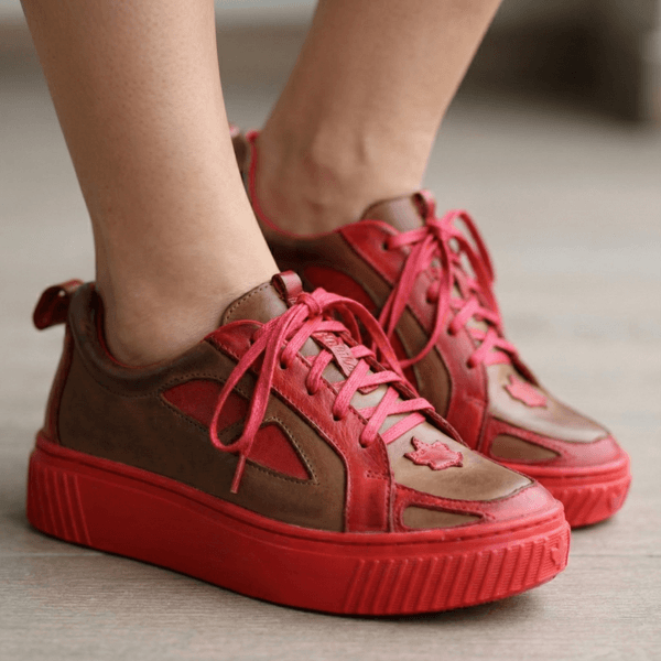 Tênis Feminino em Couro Legítimo com Palmilha em Gel - CASTANHO /VERMELHO - SOLA VERMELHA (LEV004)