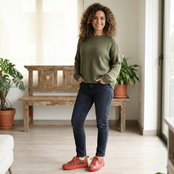 Tênis Feminino em Couro Legítimo com Palmilha em Gel - CASTANHO /VERMELHO - SOLA VERMELHA (LEV004)