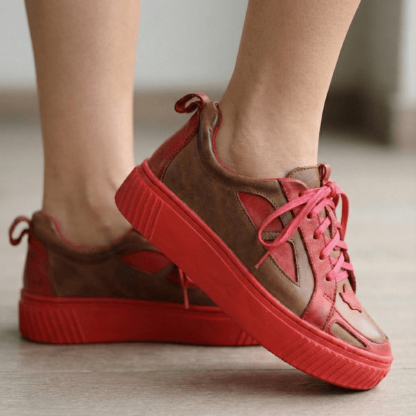 Tênis Feminino em Couro Legítimo com Palmilha em Gel - CASTANHO /VERMELHO - SOLA VERMELHA (LEV004)