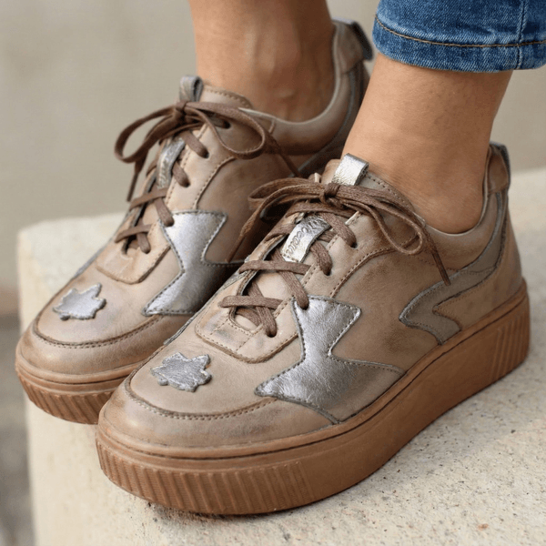 Tênis Feminino em Couro Legítimo com Palmilha em Gel - FENDI /ONIX - SOLA CASTANHO (LEV005) 