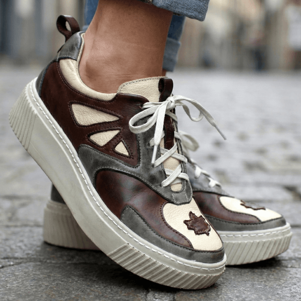Tênis Feminino em Couro Legítimo com Palmilha em Gel - CAFÉ /GRAFITE /BICOLOR OFF - SOLA OFF (LEV006)