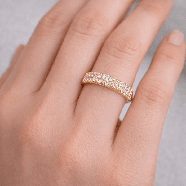 Meia Aliança De Ouro 18k Celeste Com Zircônias