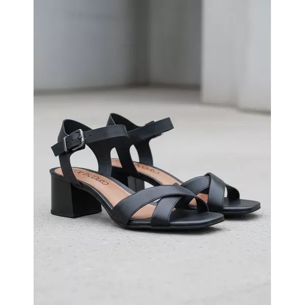 Sandália de Salto em Couro Preto