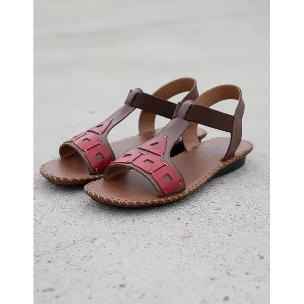 Sandália Rasteira em Couro Café vermelho