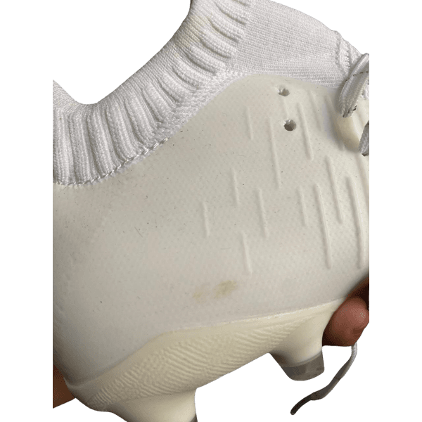 (DEFEITO) Chuteira Campo Puma Future (FG) - Branco (MANCHA DE COLA)
