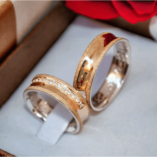 Par de Alianças Côncava em Ouro 18K e Prata 6 mm