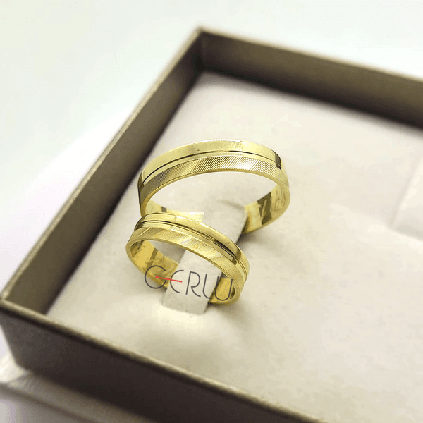 Par de Alianças Trabalhadas 5 mm em Ouro 18K