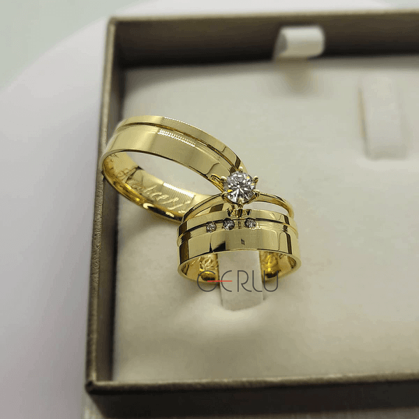 Par de Alianças Reta com Friso 6 mm em Ouro 18K