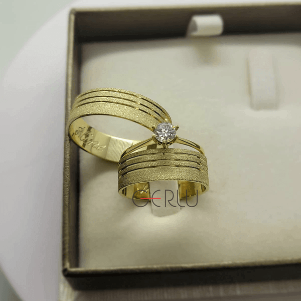 Par de Alianças Trabalhadas 7 mm em Ouro 18K