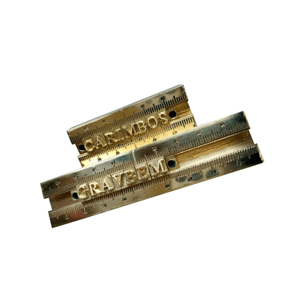 Carimbo Clichê Alfabeto com 52 letras de 7mm + base 10cm x 2,5 cm 