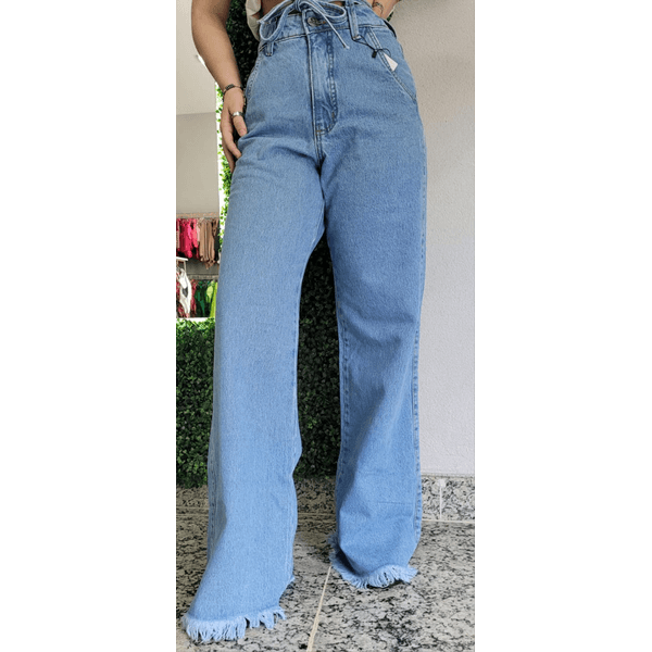 CALÇA JEANS FEMININA WIDE LEG COM CINT0 AJUSTÁVEL - Azul claro