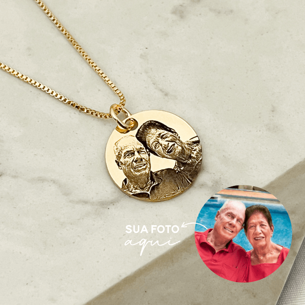 Colar Medalha M Personalizada Folheado em Ouro 18k