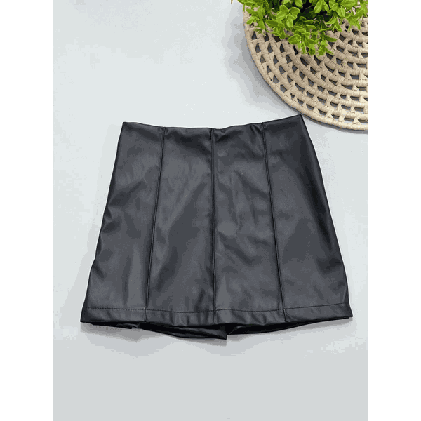 Short Saia Couro Sintético