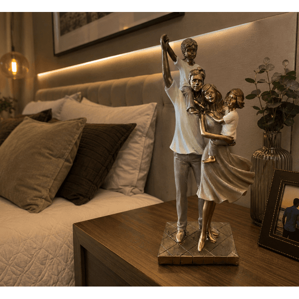 Escultura Família Decorativa Com Casal De Filhos